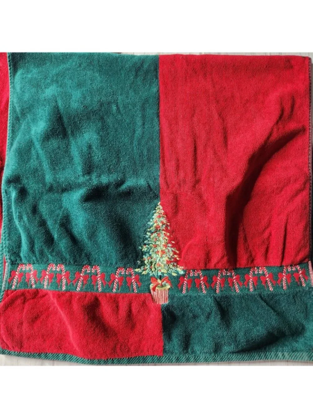 Vintage Christmas Trees Candy Canes Embroidered Bath Towels Set Of Two